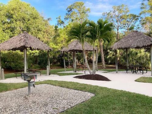 Apartamento Beautiful Pool View Condo