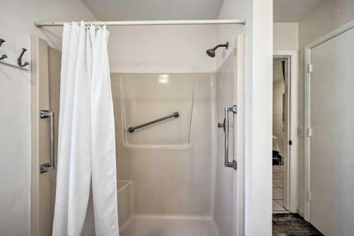 Bright Family Home, Walk To Vanderbilt Beach!
