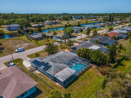 Golf Retreat - Private Dog Friendly Villa With Heated Pool - Sleeps 6