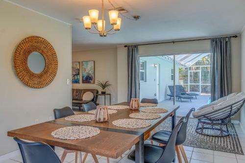 Golf Retreat - Private Dog Friendly Villa With Heated Pool - Sleeps 6