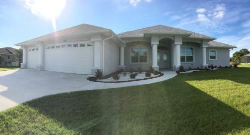 Florida Secret - Private Villa With Heated Pool - Sleeps 8