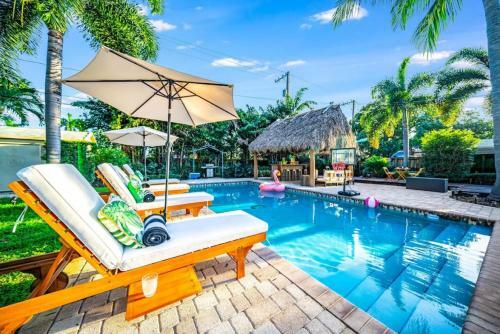 Chique Pool And Tiki Resort