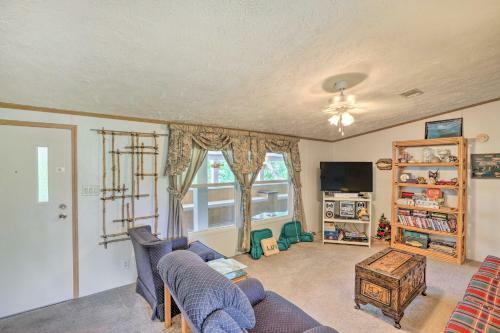 Bright Steinhatchee Home Proximity To Ocean!