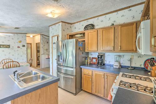 Bright Steinhatchee Home Proximity To Ocean!