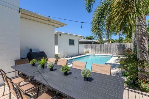 Renovated Seminole Salt Water Pool Home