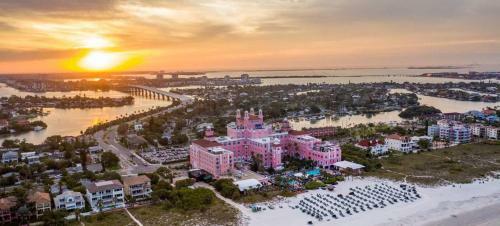 Renovated Seminole Salt Water Pool Home