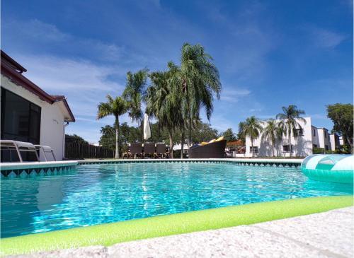 Unique Spacious Quiet Lakefront Villa W Pool 3 Months Stay Min