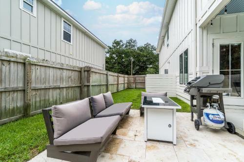 Wisteria Escape - East Hill