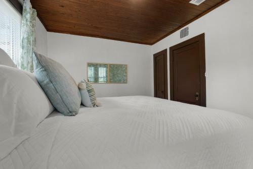 Downtown Pensacola Delight- 10 Miles From Pensacola Beach