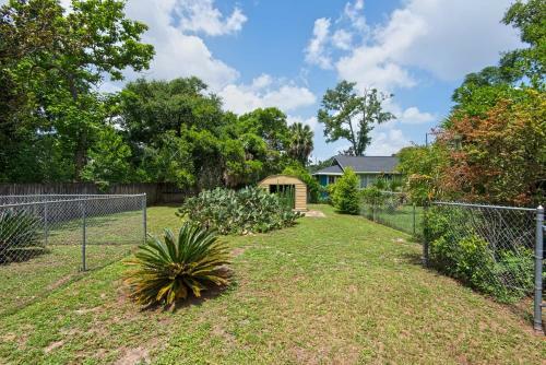 Downtown Pensacola Delight- 10 Miles From Pensacola Beach