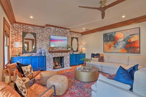 Lovely St Pete Getaway With Fireplace And Patio!
