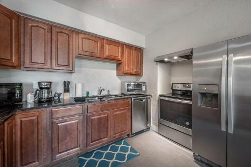 Large Home In St Pete 15 Minutes To Beach