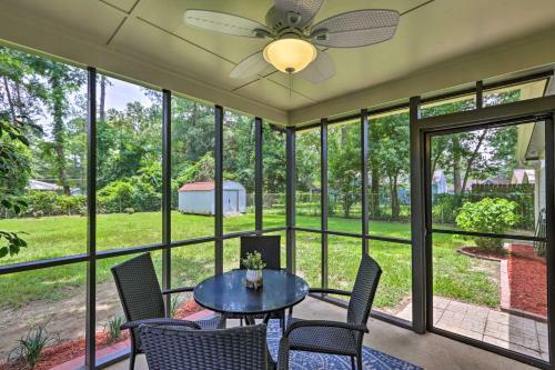 Bright Tallahassee Retreat With Lanai And Yard!