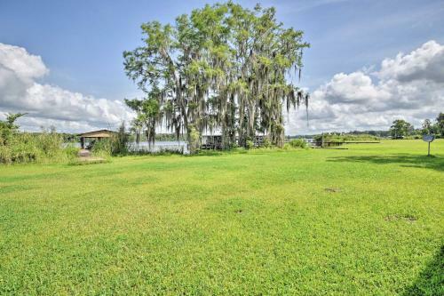 Waterfront Welaka Escape With Private Docks!