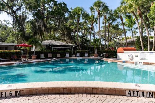 Boutique Chic Villa. Steps From Pool, Pier, & Beach. Find Your Vacation Here.