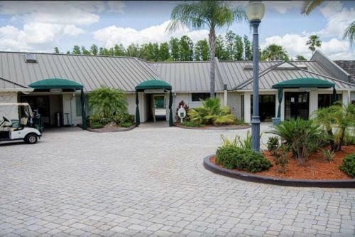 Saddlebrook Resort Studio Suite - Peaceful Pond Paradise - Pet Friendly - Convenience And Comfort