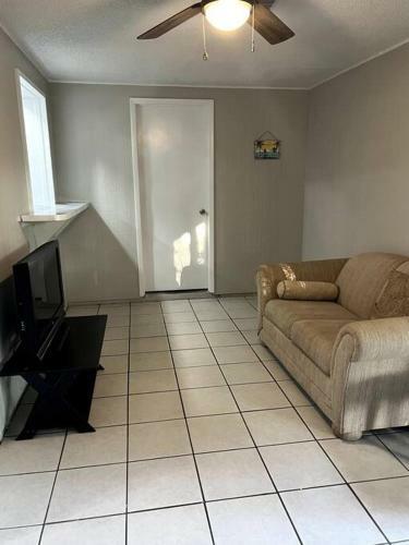 Cute Home 10 Mins To Multiple Beaches & Game Room