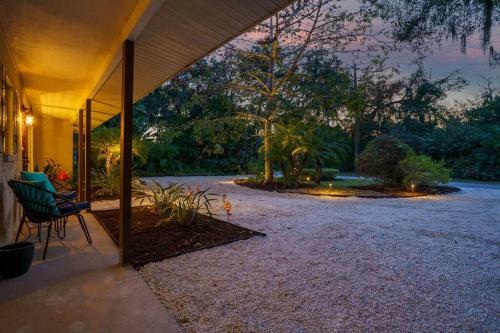 Beautiful Glam Mid-century 1 Block From Sarasota Bay With Firepit