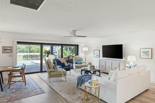 Stunning New Country Club Residence With Pool