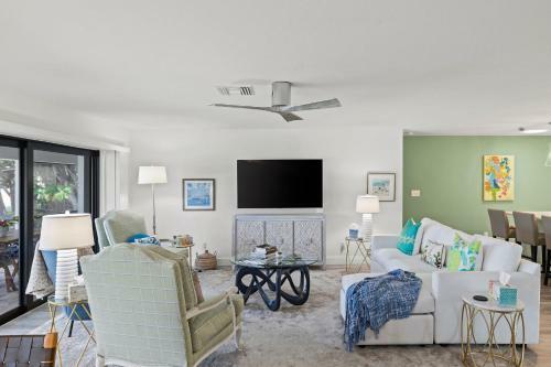 Stunning New Country Club Residence With Pool