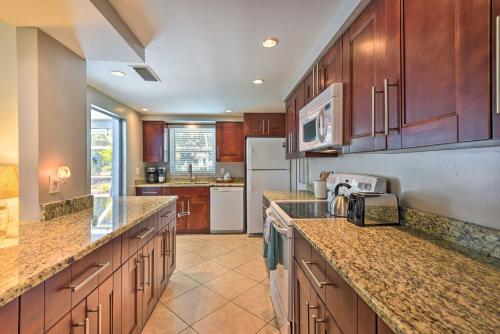 Sunny Sarasota Home 4 Mi To Siesta Key Beach