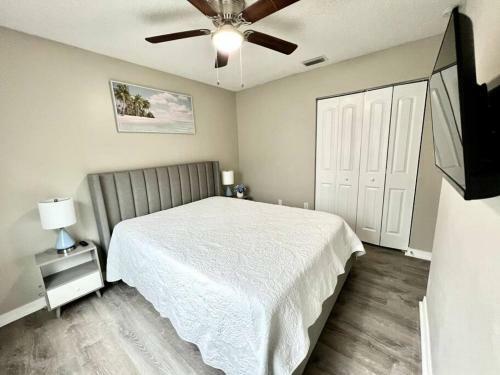 Sarasota Contemporary 4 Bedroom Home With Pool