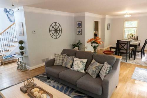 Entire Home, Waterfront Lake Lanier - Kayaks, Dock