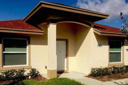 Villa West Palm Beach, Florida Trendy And Spacious Home
