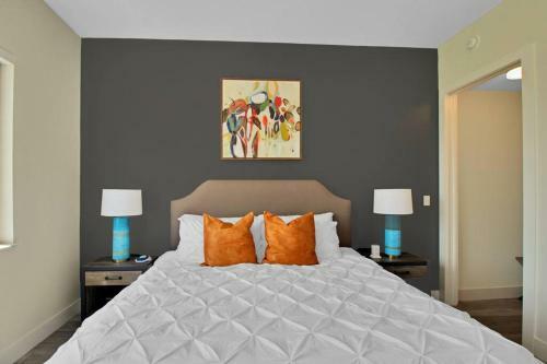 Modern 2bd King Bed Mins From Downtown
