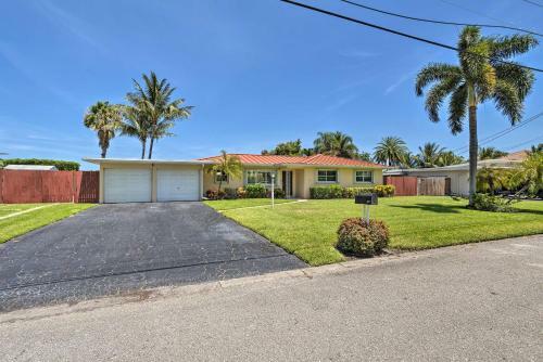 West Palm Beach Waterfront Oasis With Hot Tub!