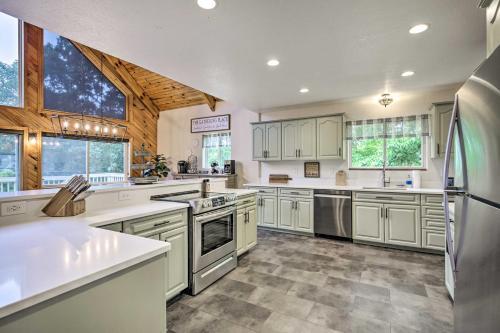 Huge Blairsville Cabin Game Room And Mtn View!