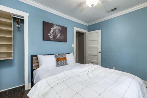 Sought After Seminole Secret Bungalow And Tesla Available