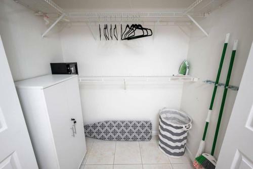 Upscale Modern Apartment