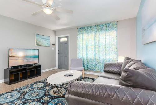 Cheerful Cozy Cottage In South Tampa
