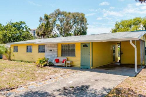 Cheerful Cozy Cottage In South Tampa