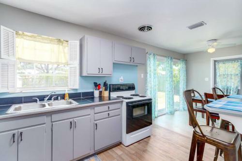 Cheerful Cozy Cottage In South Tampa