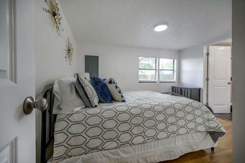 Now Available Renovated Seminole Heights Beauty