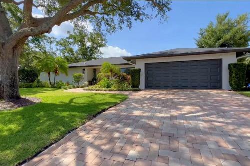 Quiet Oasis In Ideal Location-private Pool &arcade