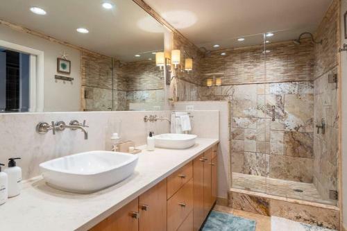 Quiet Oasis In Ideal Location-private Pool &arcade