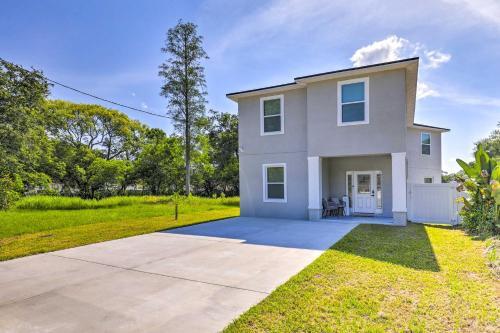 Chic And Bright Tampa Home About 5 Mi To Downtown!