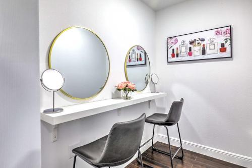 Chic And Bright Tampa Home About 5 Mi To Downtown!