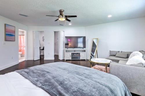 Chic And Bright Tampa Home About 5 Mi To Downtown!