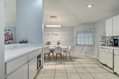 Idyllic Tampa Abode About 2 Mi To Busch Gardens!