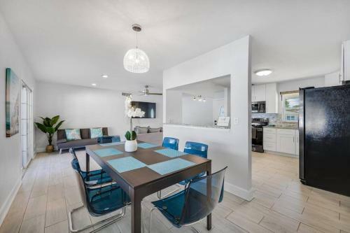 Pool Waterfront Casa Del Sol Centrally Located