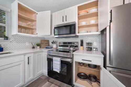 New Modern Bungalow Close To Downtown! Fully Fenced Yard