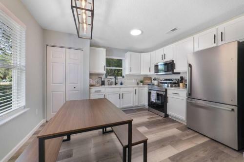 New Modern Bungalow Close To Downtown! Fully Fenced Yard