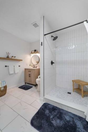 New Modern Bungalow Close To Downtown! Fully Fenced Yard