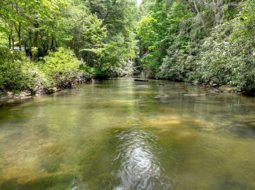 *creek Front* With Hottub, Fire Pits, Billiards, Ev Charger