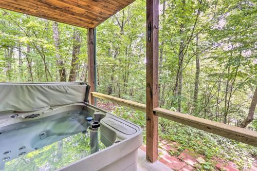 Blue Ridge Cabin With Hot Tub About 2 Mi To Dtwn!