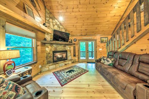 Woodsy Georgia Abode With Decks And Creek On-site